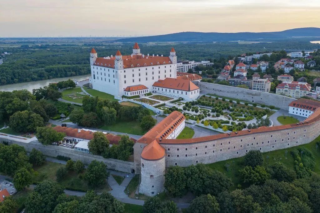 Hallstatt: Guided Day Tour from Vienna + Admont Abbey Fast Track Entry