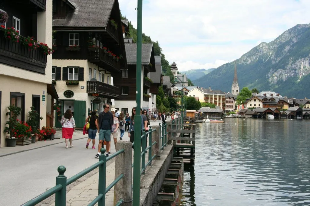 Hallstatt: Guided Day Tour from Vienna + Admont Abbey Fast Track Entry