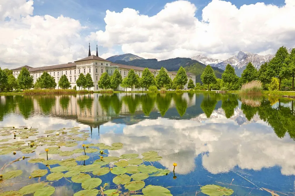 Hallstatt: Guided Day Tour from Vienna + Admont Abbey Fast Track Entry