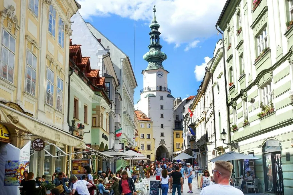 Bratislava: Passeio a pé guiado + City Tour de carro + Traslado de Viena
