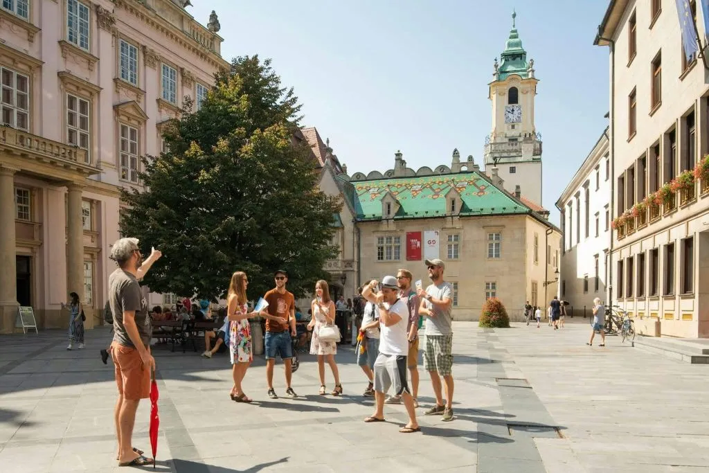Bratislava: Passeio a pé guiado + City Tour de carro + Traslado de Viena