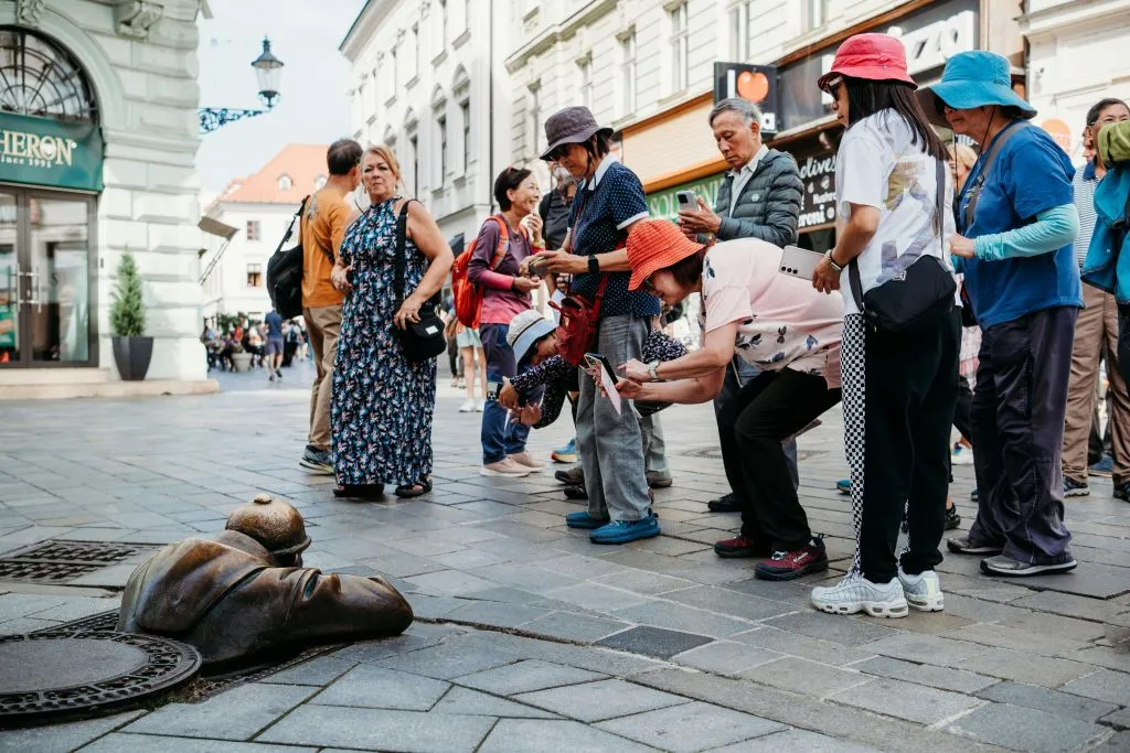 Bratislava: Passeio a pé guiado + City Tour de carro + Traslado de Viena