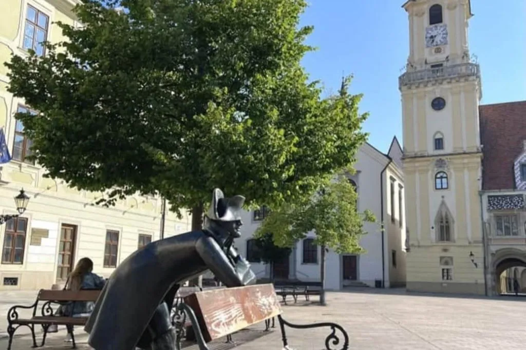 Bratislava: Passeio a pé guiado + City Tour de carro + Traslado de Viena