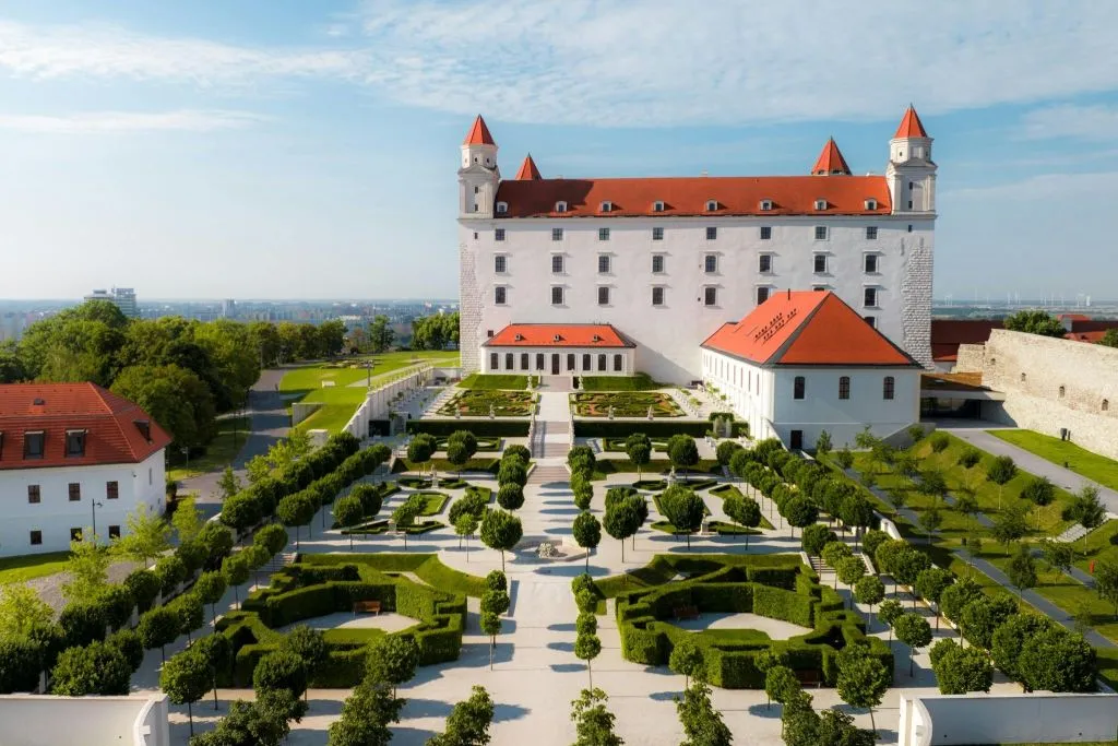Bratislava: Passeio a pé guiado + City Tour de carro + Traslado de Viena
