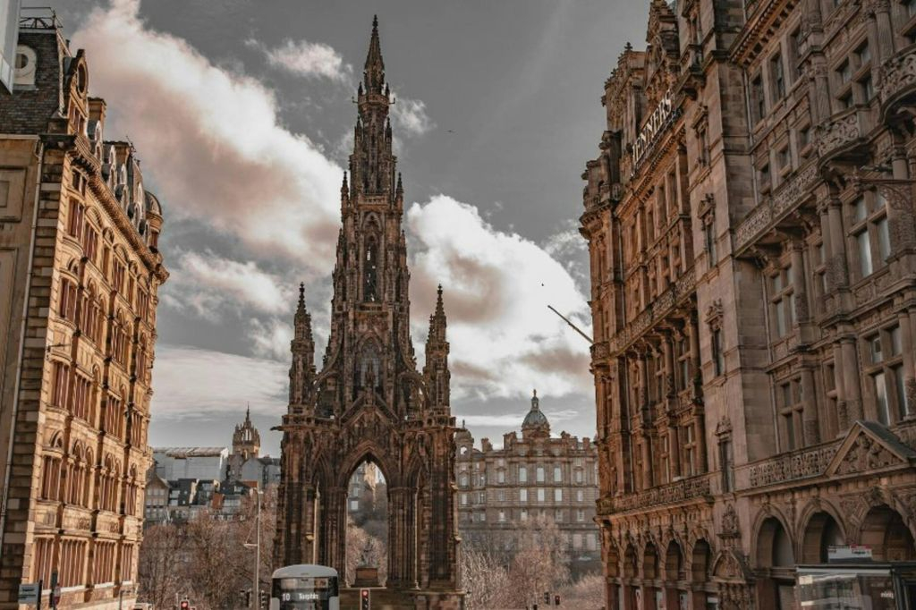 Edinburgh: Self-Guided Audio Tour