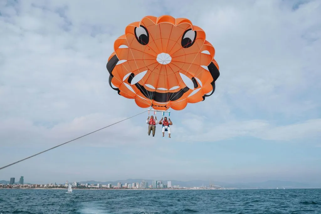 Barcelona: Parasailing Experience