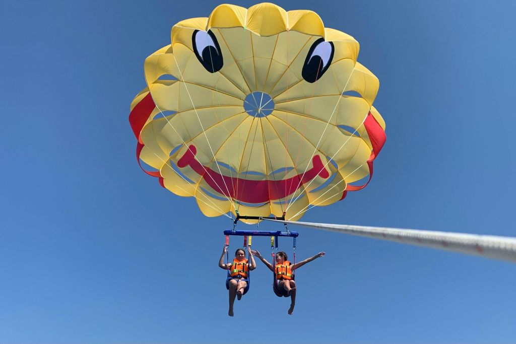 Barcelona: Parasailing Experience