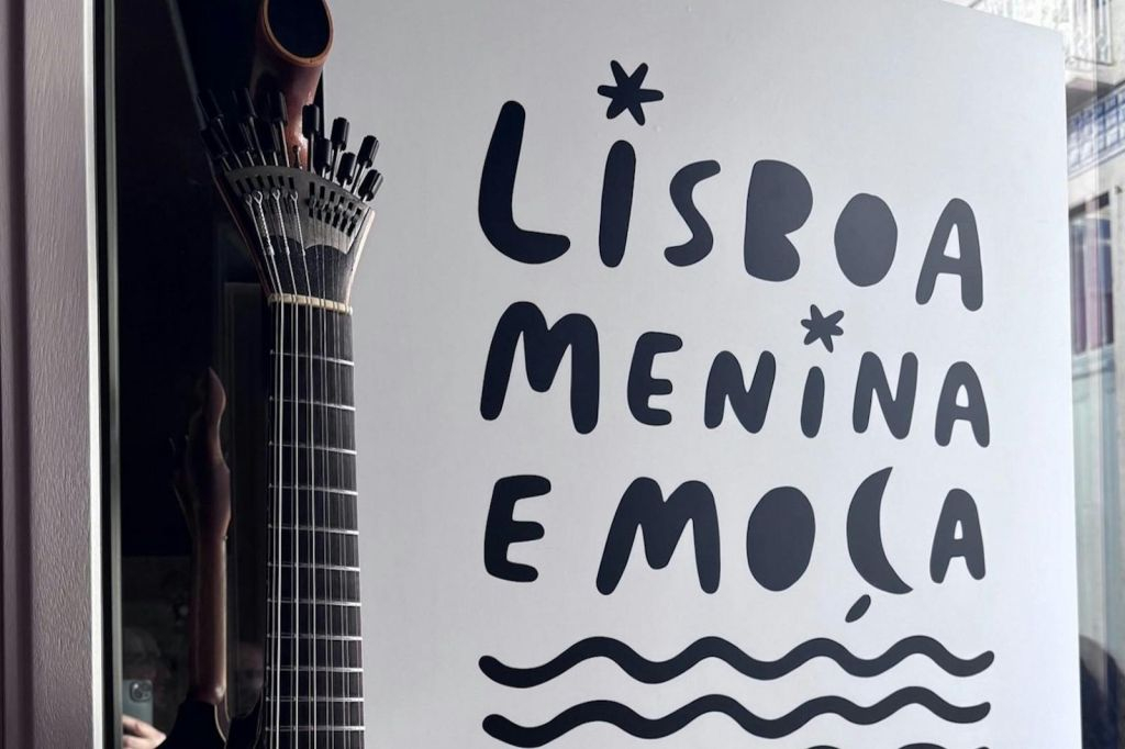 Lisbon: Live Fado Show in Historic Alfama with Port Wine