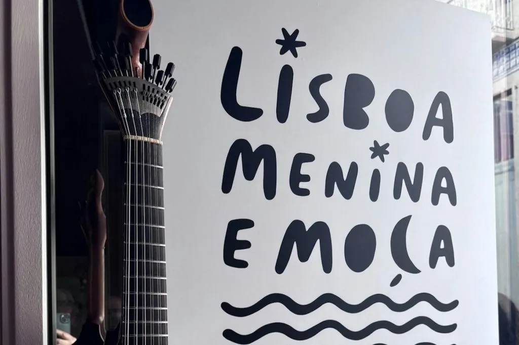 Lisbon: Live Fado Show in Historic Alfama with Port Wine