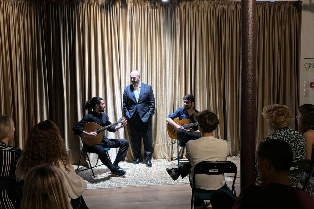 Lisbon: Live Fado Show in Historic Alfama with Port Wine
