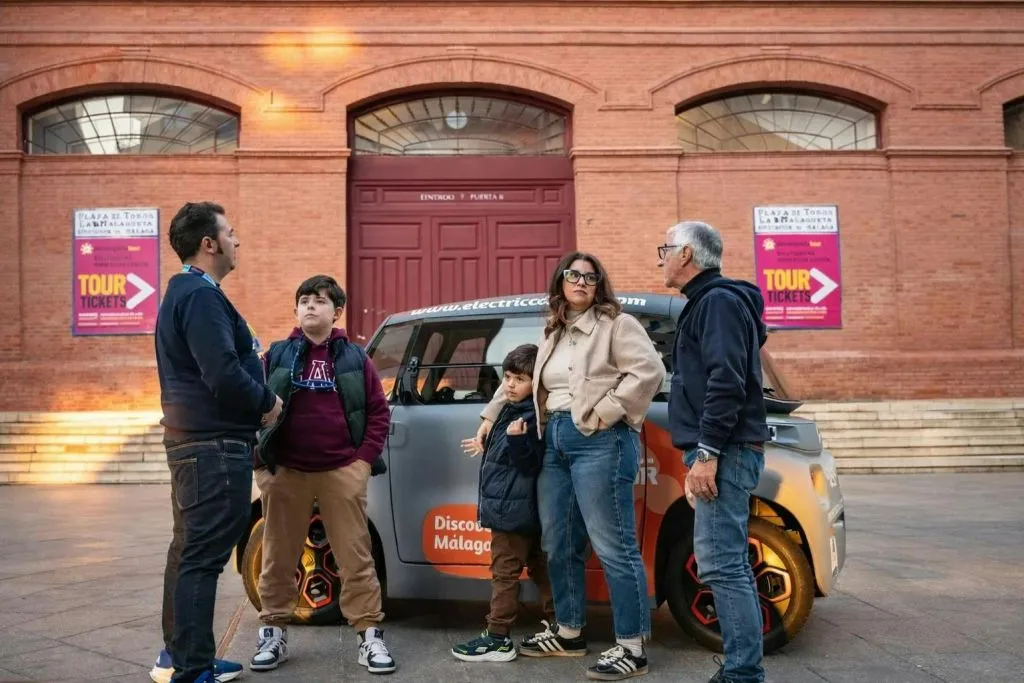 Málaga: Visita Guiada en Coche Eléctrico + Audioguía