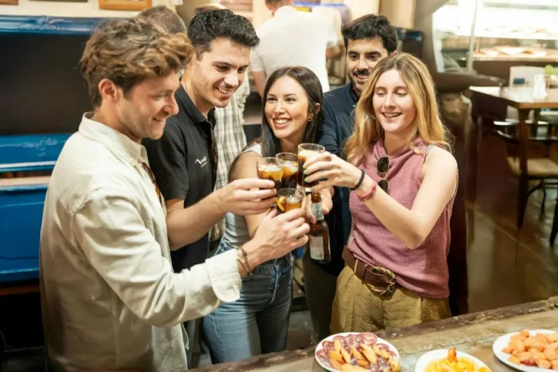 Sevilla: Ruta Guiada de Tapas y Cata de Vinos