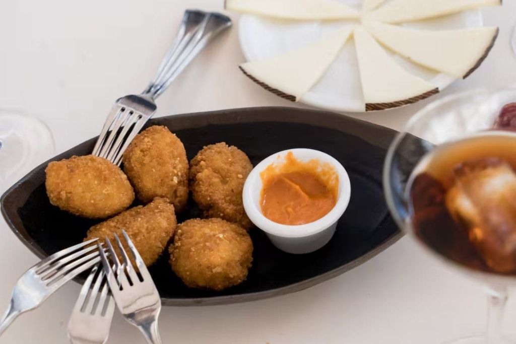 Madrid: Guided Evening Tapas Crawl