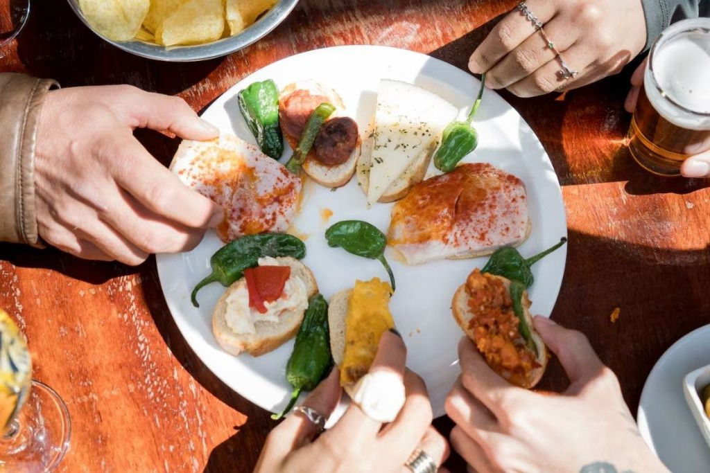 Madrid: Guided Evening Tapas Crawl