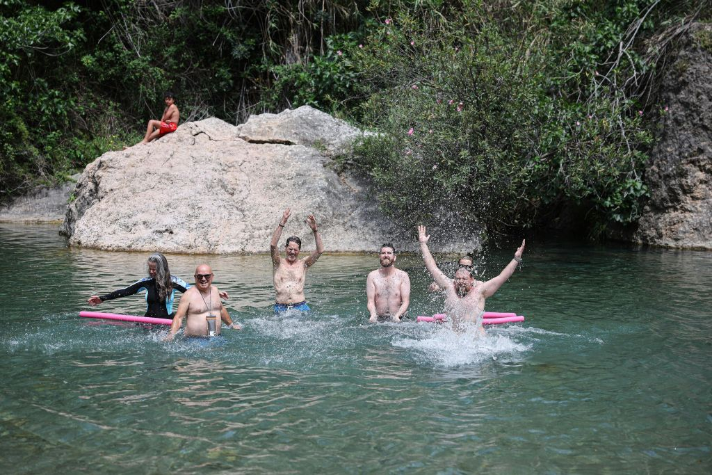 From Valencia: Montanejos Hot Springs & Girlfriend Waterfall with Food Included