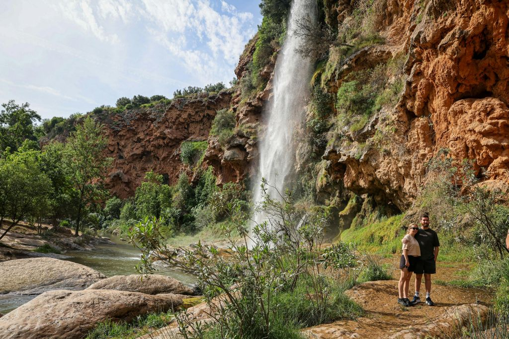 From Valencia: Montanejos Hot Springs & Girlfriend Waterfall with Food Included