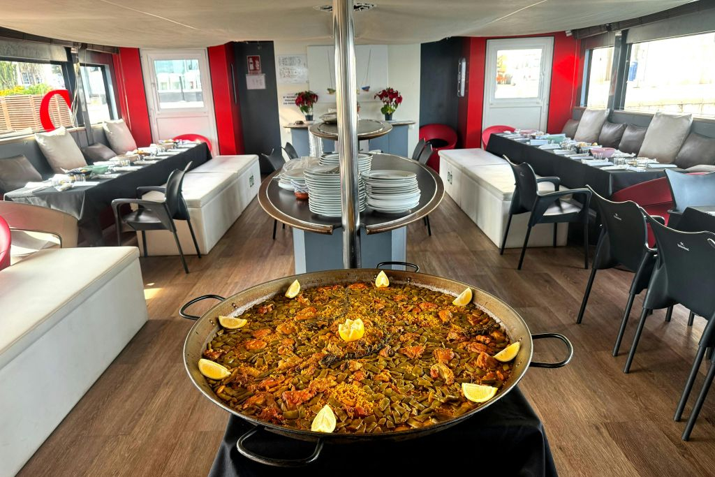 Valencia: Catamaran Cruise with Valencian Paella