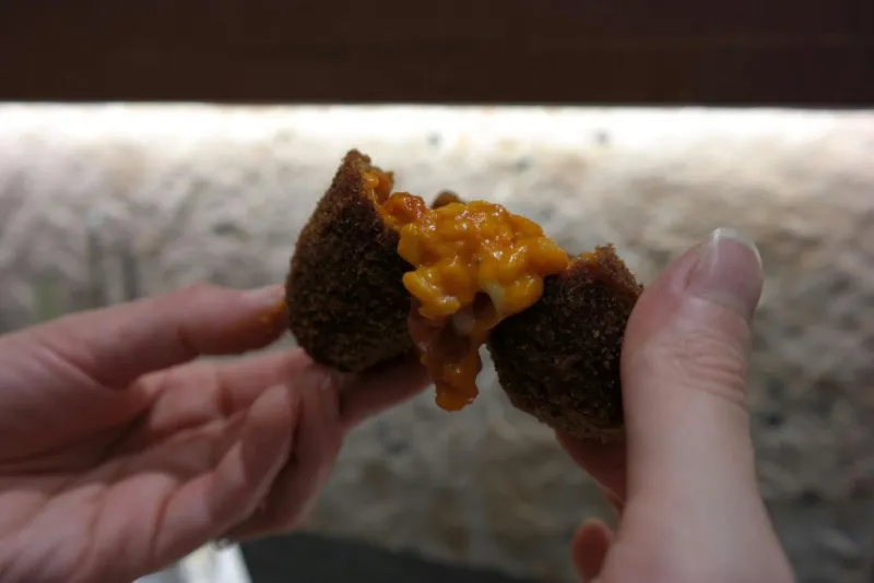 Roma: Tour gastronomico del quartiere Prati con degustazione di vino e gelato