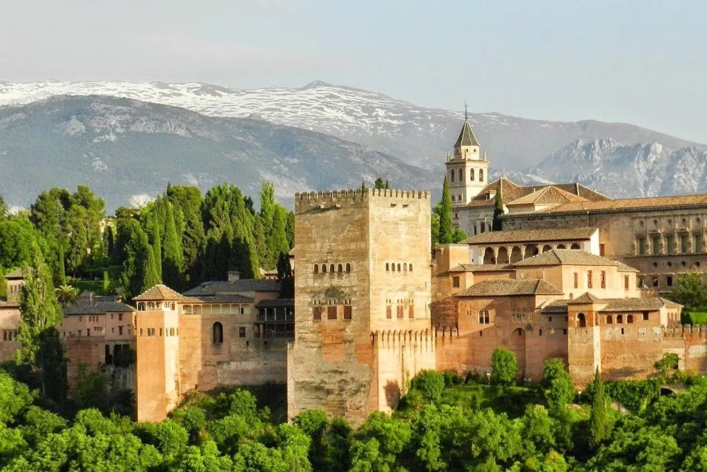 Alhambra y Palacios nazaríes: Entrada sin colas por la mañana