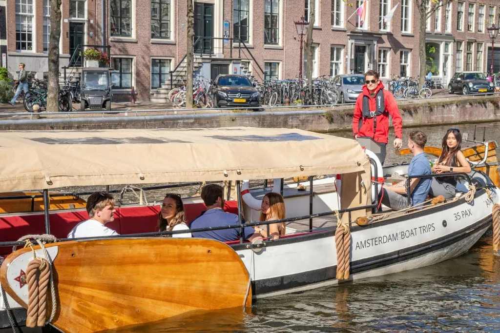 Amesterdão: Passeio de barco guiado pelo canal + Mini panquecas holandesas (Poffertjes)