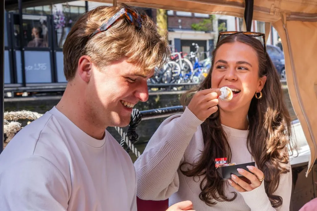 Amesterdão: Passeio de barco guiado pelo canal + Mini panquecas holandesas (Poffertjes)