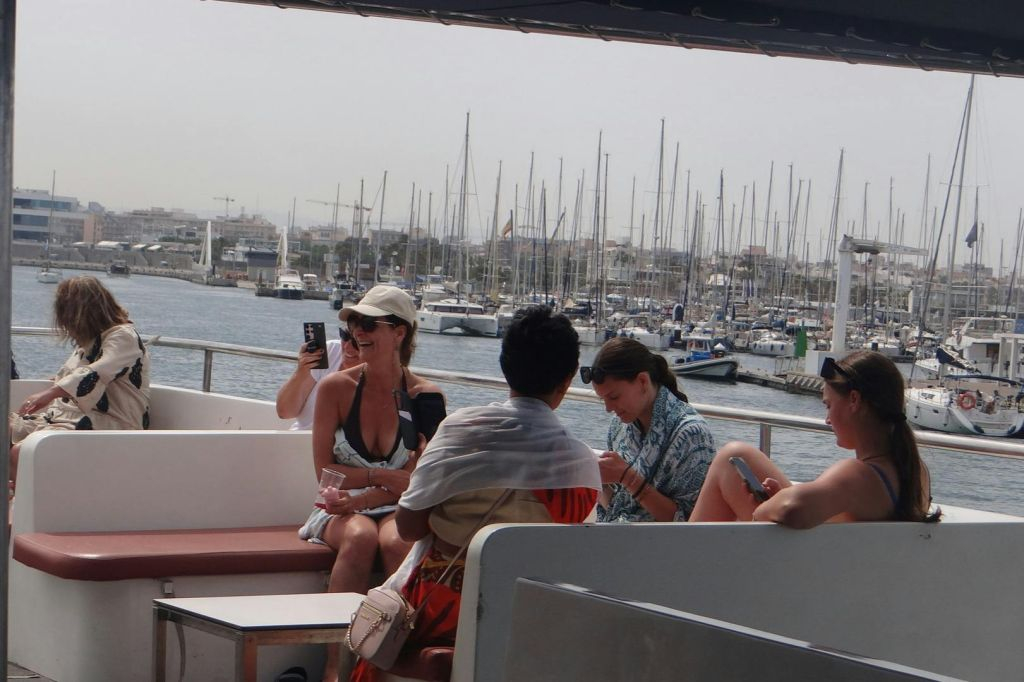 Valencia: Paseo en barco + Degustación de Mejillones y Vino