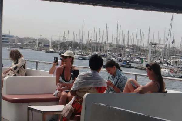 Valencia: Paseo en barco + Degustación de Mejillones y Vino