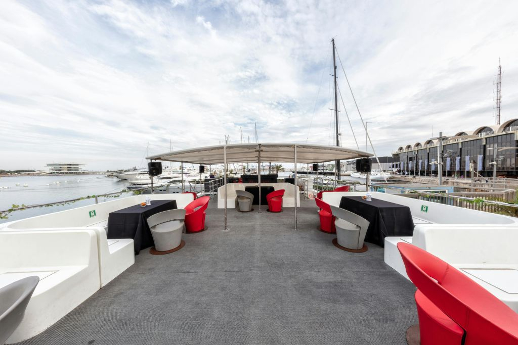 Valencia: Catamaran Cruise + Mussel & Wine Tasting