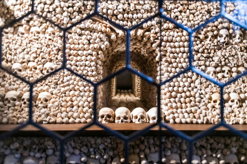 Kutná Hora: Visita guiada desde Praga + Entrada a la Iglesia de Santa Bárbara y Hueso