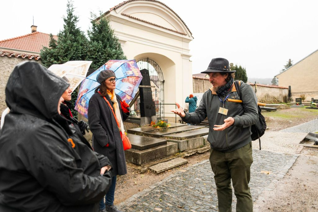 Kutná Hora: Visita guiada desde Praga + Entrada a la Iglesia de Santa Bárbara y Hueso