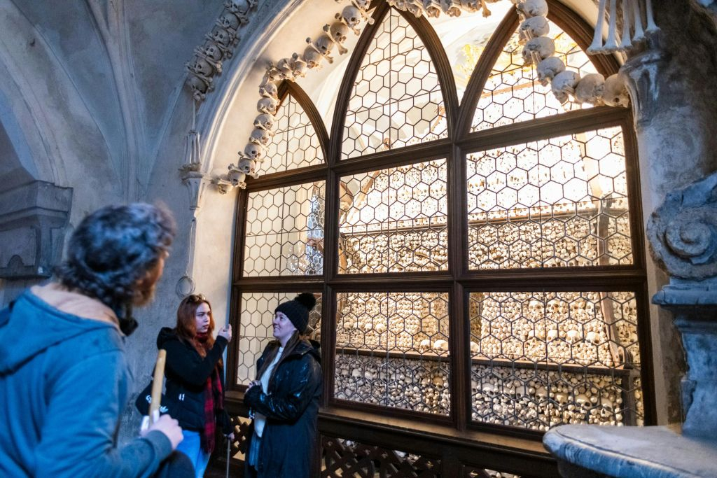 Kutná Hora: Visita guiada desde Praga + Entrada a la Iglesia de Santa Bárbara y Hueso