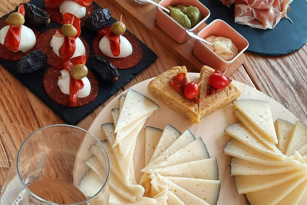 Mallorca: Visita Guiada a Bodegas al Atardecer + Recogida + Degustaciones