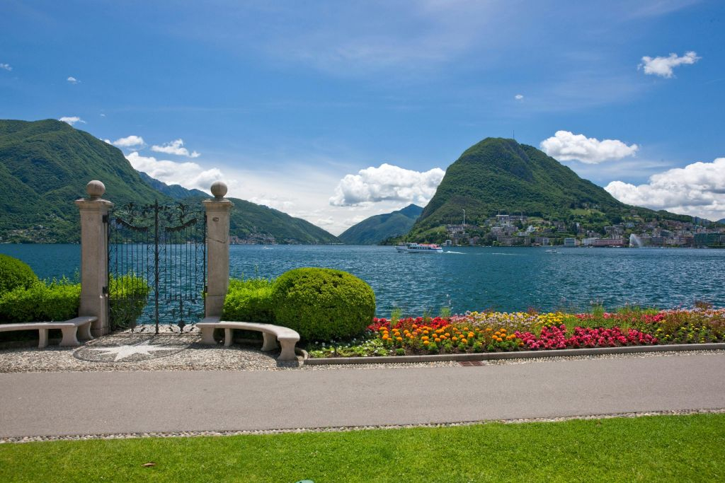 Como, Bellagio e Lugano: Tour guidato in giornata da Milano + tour in barca