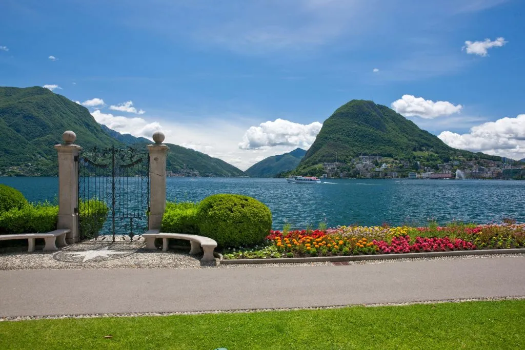 Como, Bellagio e Lugano: Tour guidato in giornata da Milano + tour in barca
