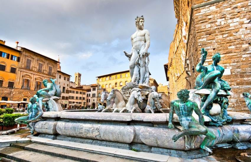 Florence: Small Group Guided Walking Tour + Roundtrip Train
