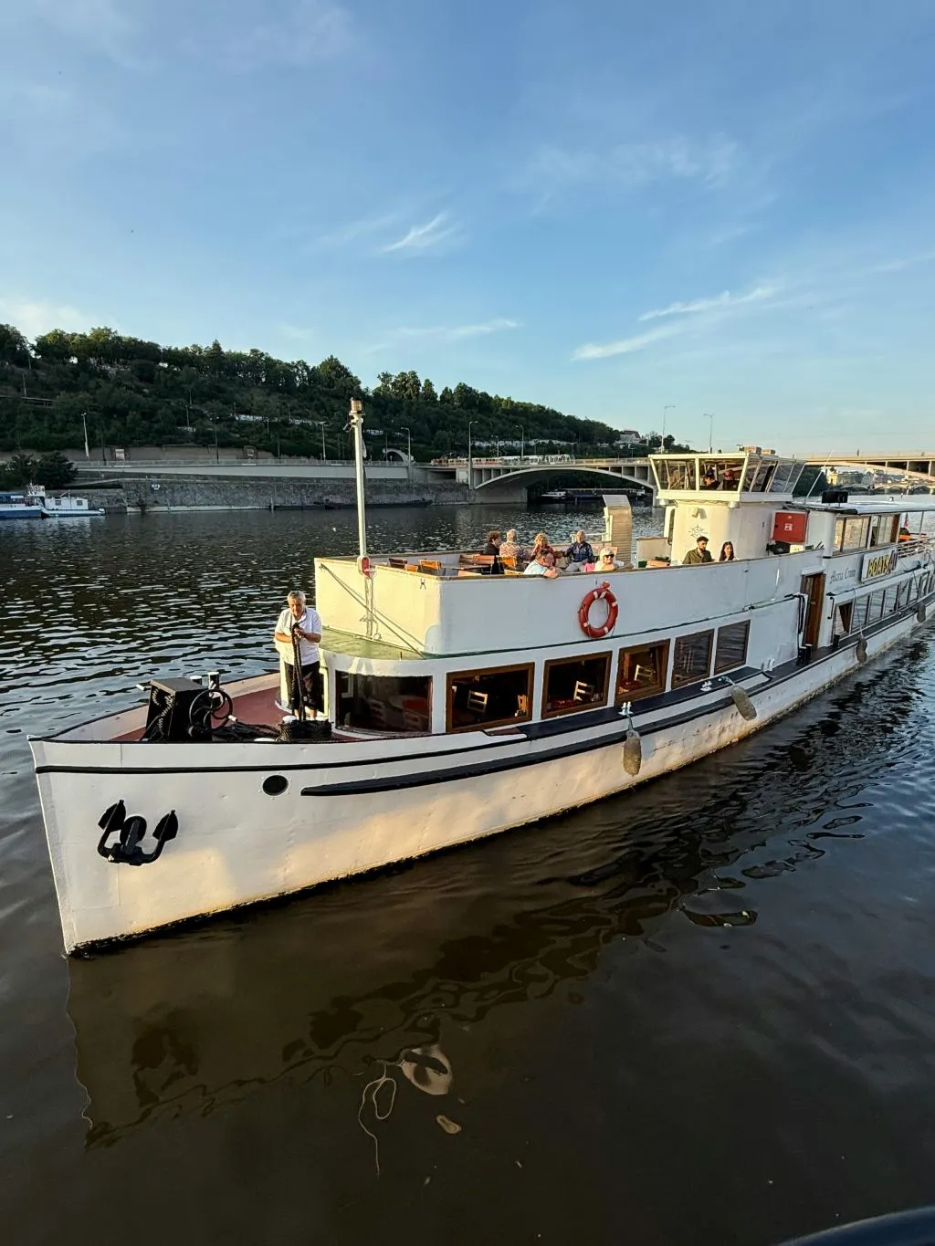 Prague : Visite en bateau + audioguide + collation et boisson