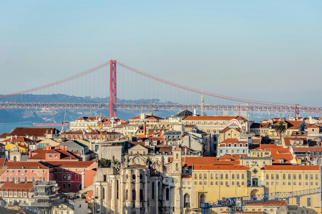 Lisbon: Half-Day Guided Tuk Tuk Tour + Food Tastings