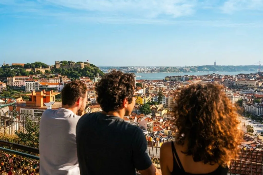 Lisbon: Half-Day Guided Tuk Tuk Tour + Food Tastings