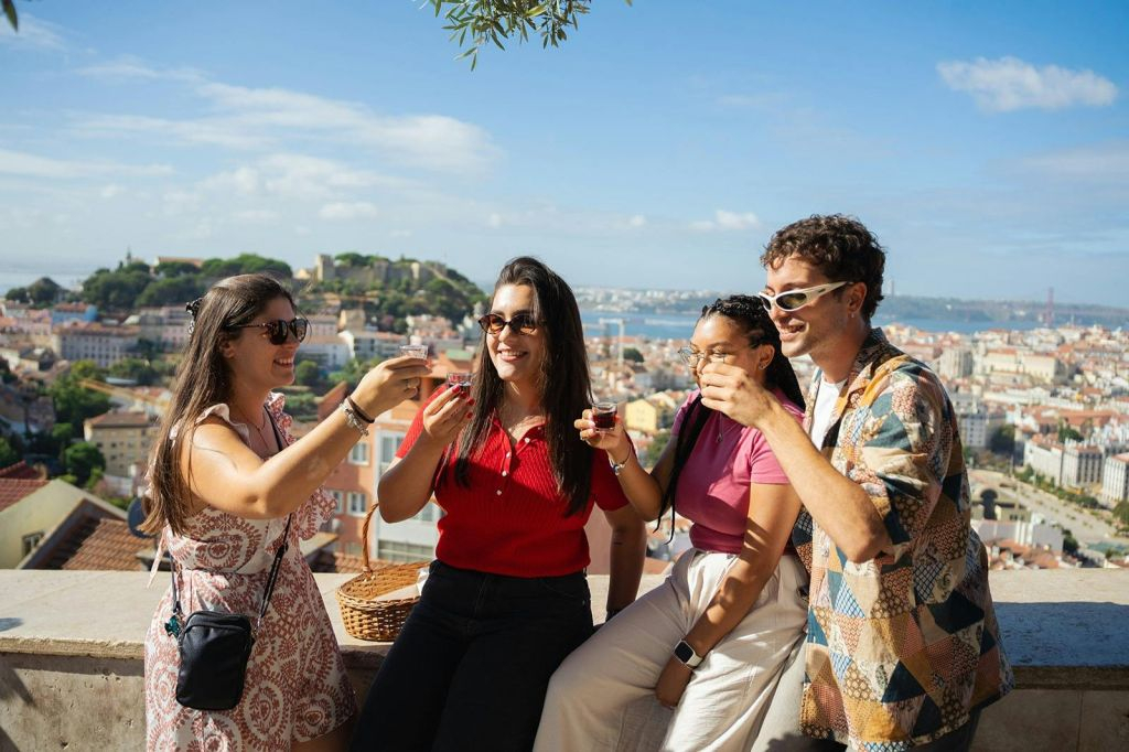 Lisbon: Half-Day Guided Tuk Tuk Tour + Food Tastings