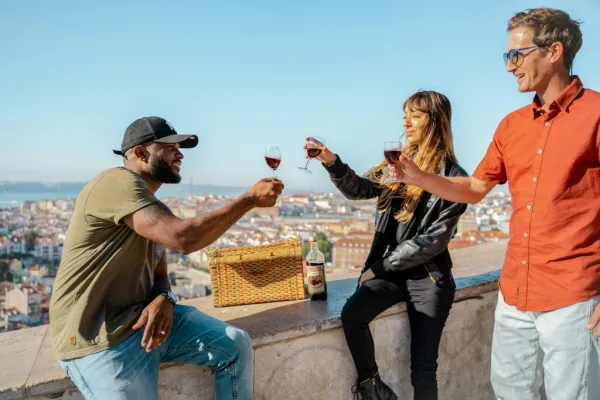 Lisboa: Meio dia de passeio guiado de Tuk Tuk + provas de comida
