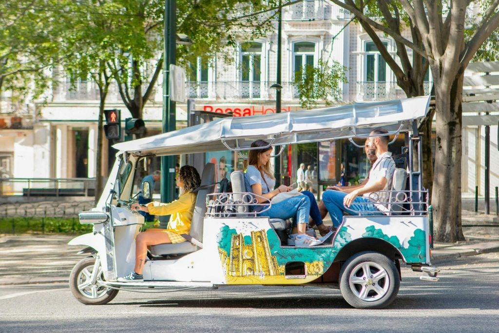 Lisbon: Half-Day Guided Tuk Tuk Tour + Food Tastings