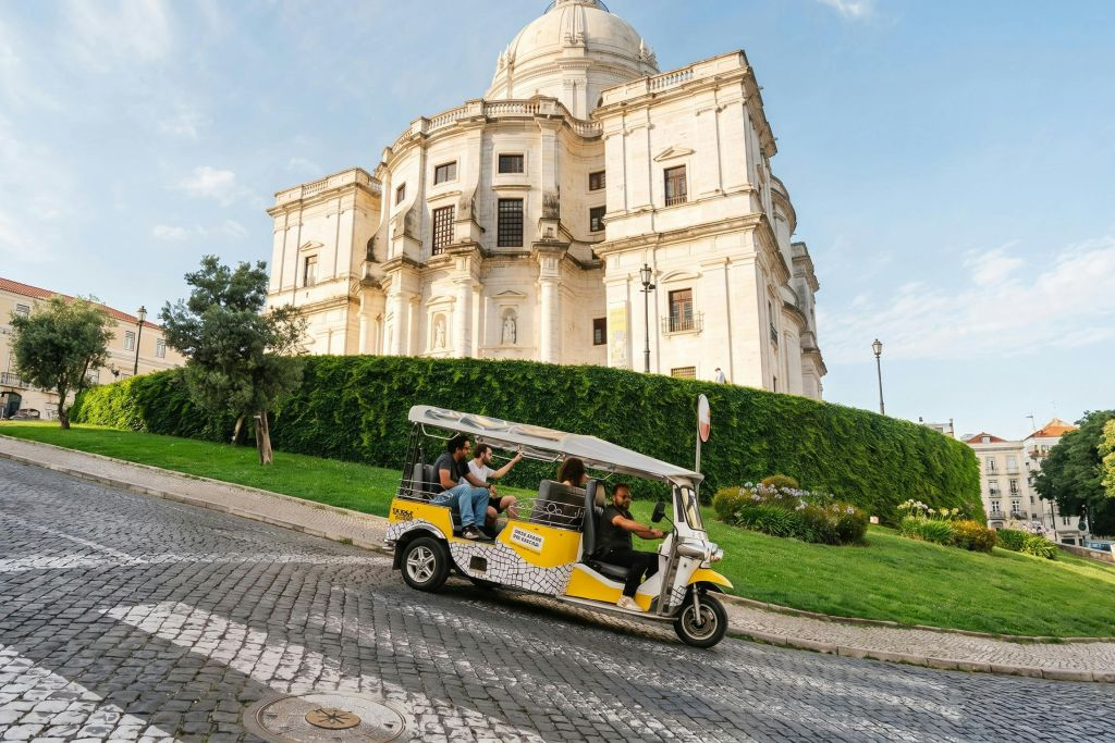Lisbon: Half-Day Guided Tuk Tuk Tour + Food Tastings