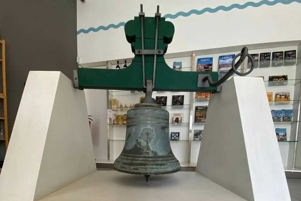 Tower of the Church of St. George's Castle + 24-Hr Hop-on Hop-off Bus Lisbon