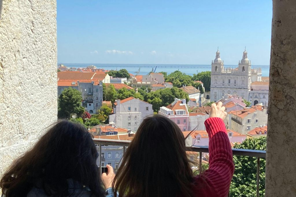 Tower of the Church of St. George's Castle + 24-Hr Hop-on Hop-off Bus Lisbon