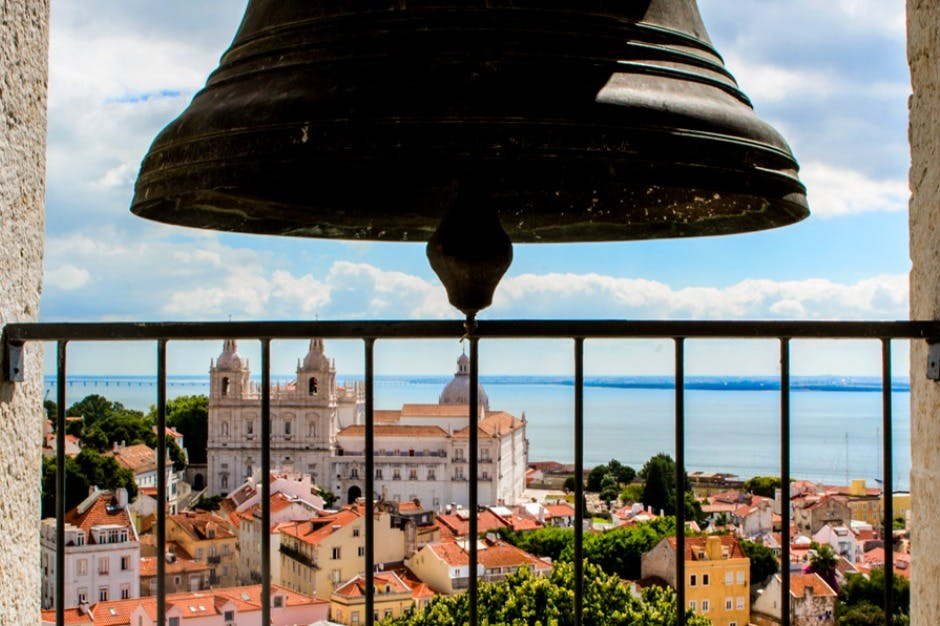 Torre della Chiesa del Castello di San Giorgio + 24 ore di autobus Hop-on Hop-off Lisbona