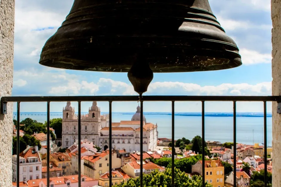 Tower of the Church of St. George's Castle + 24-Hr Hop-on Hop-off Bus Lisbon