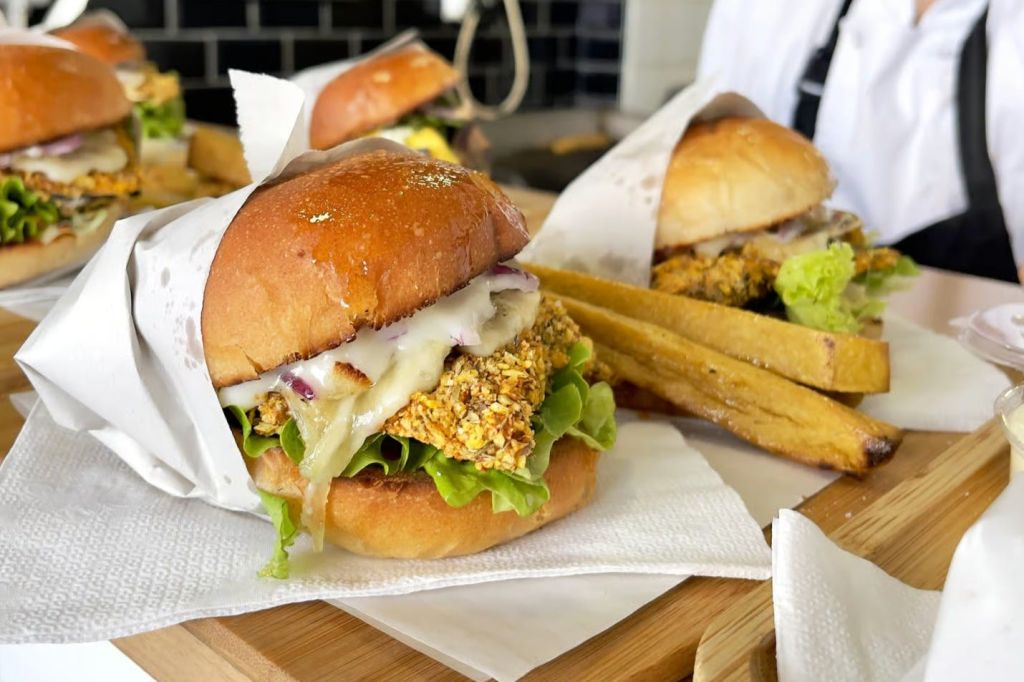 Marseille: Cours Julien Guided Food Tour