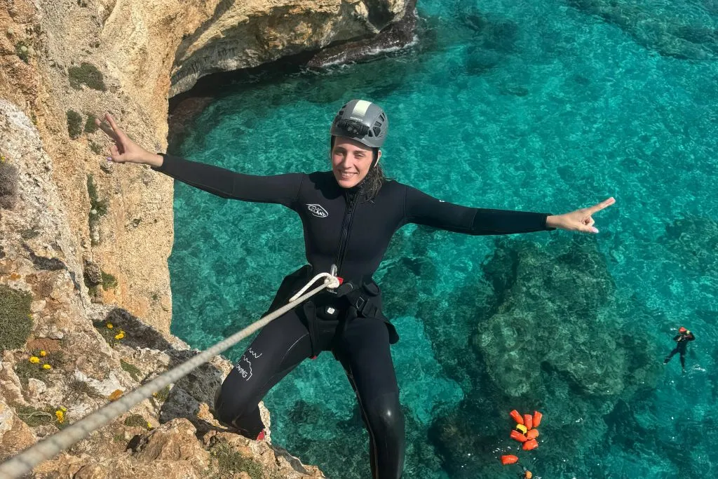 Cueva Acuática: Nada en lagos subterráneos