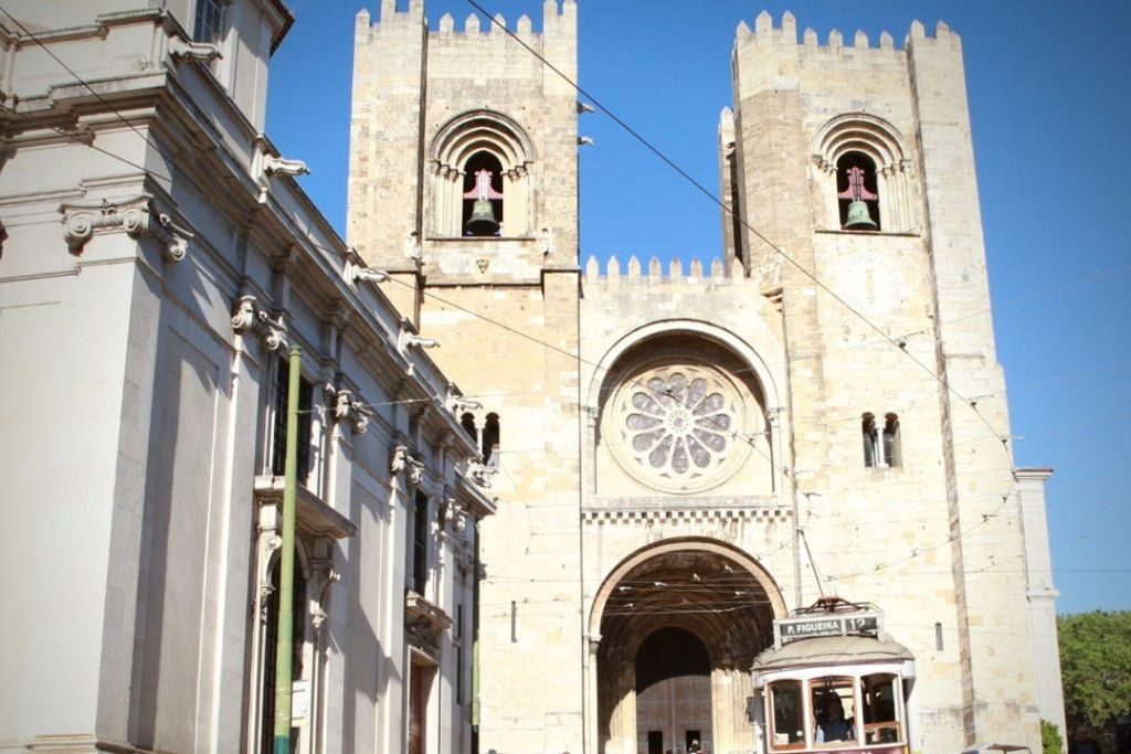 Lisbon Cathedral + Hop-on Hop-off Bus Lisbon