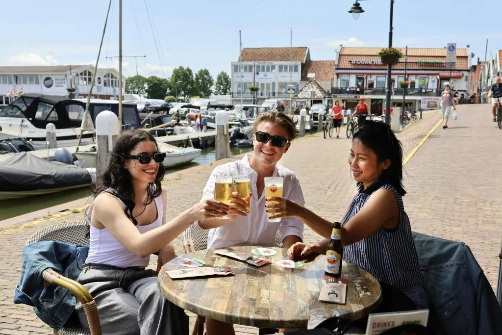 Volendam: excursão de meio dia com visita a uma quinta de queijo e a uma fábrica de tamancos